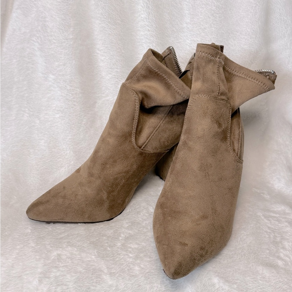 Size 7.5. Justfab ankle boots. Nude brown.